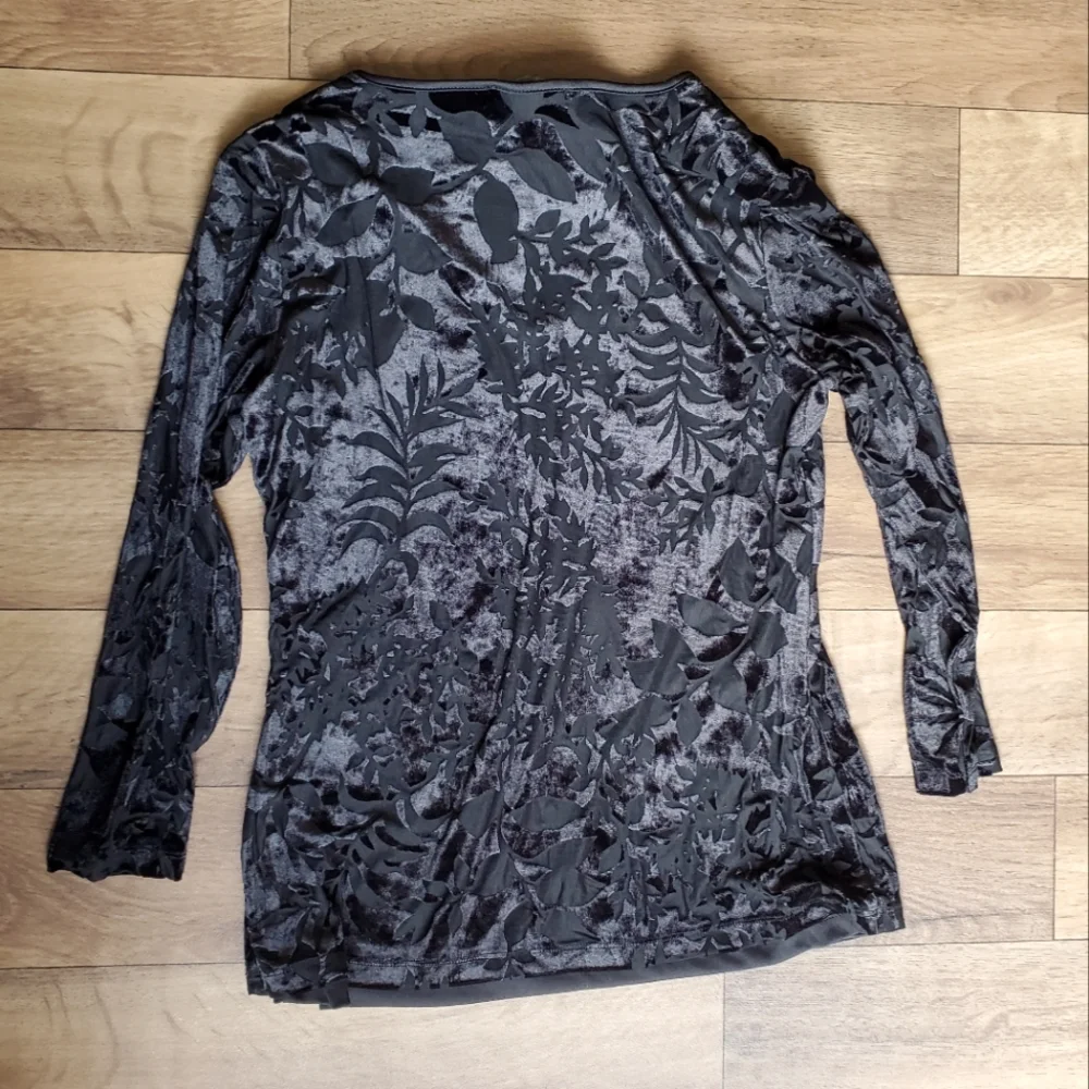 Premise Black Burnout Velvet Floral Long Sleeve Top Size S - Picture 2 of 6